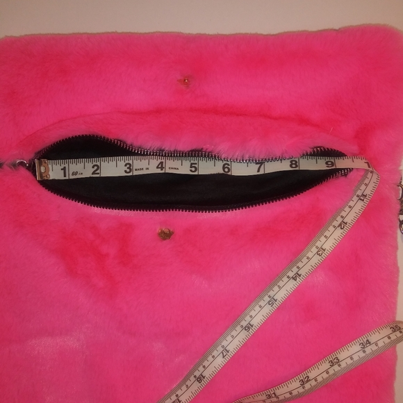 Super Soft Crossbody Bag w/ Removable Chain Stra - Picture 2 of 8